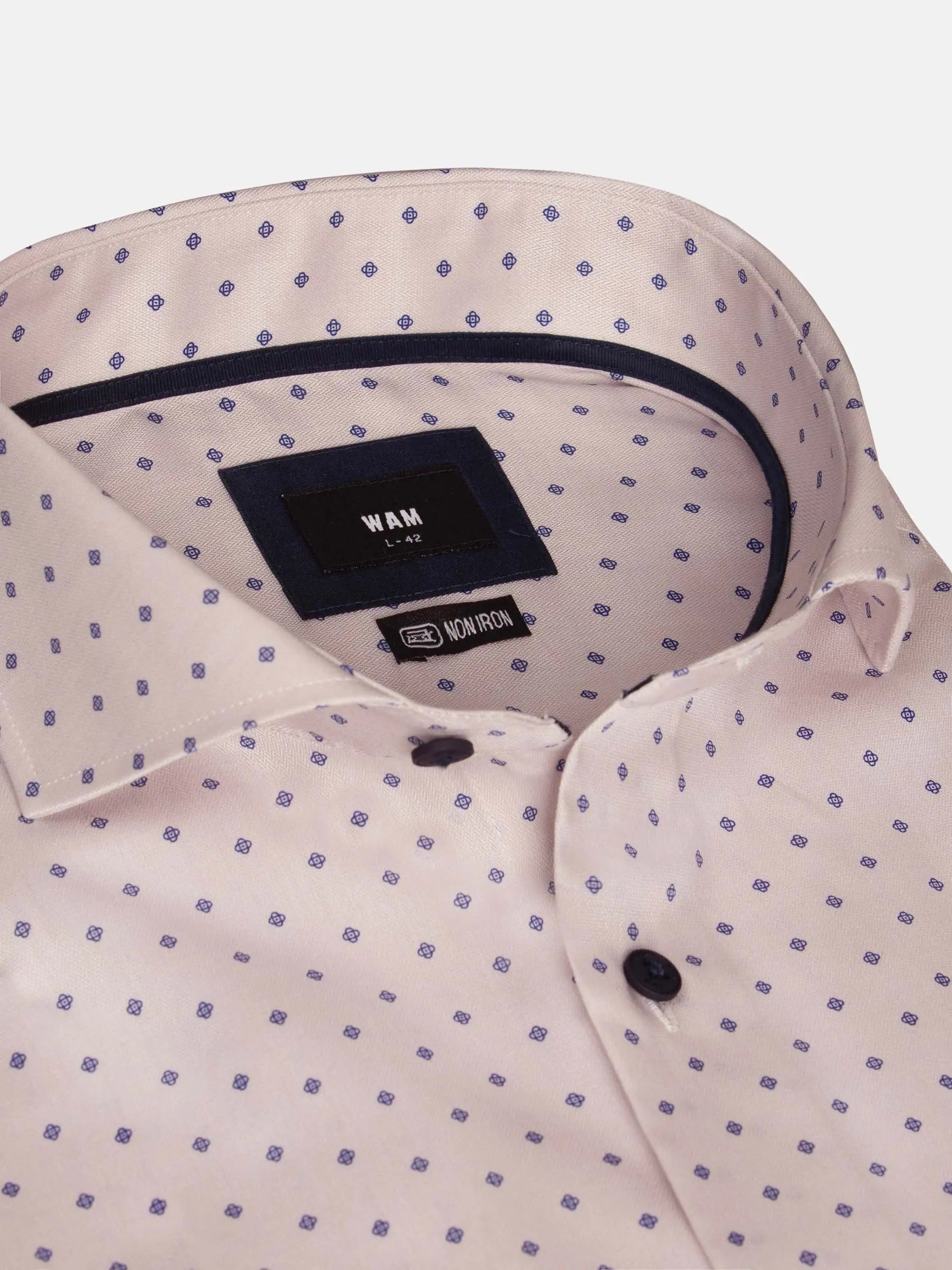 Close-up of beige shirt collar with purple pattern, non-iron. – Wam Denim.