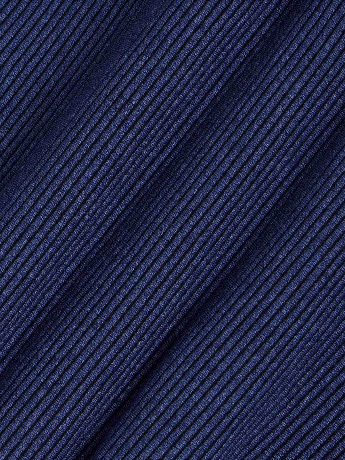 Close-up of the navy blue diagonally ribbed knit fabric – Wam Denim.