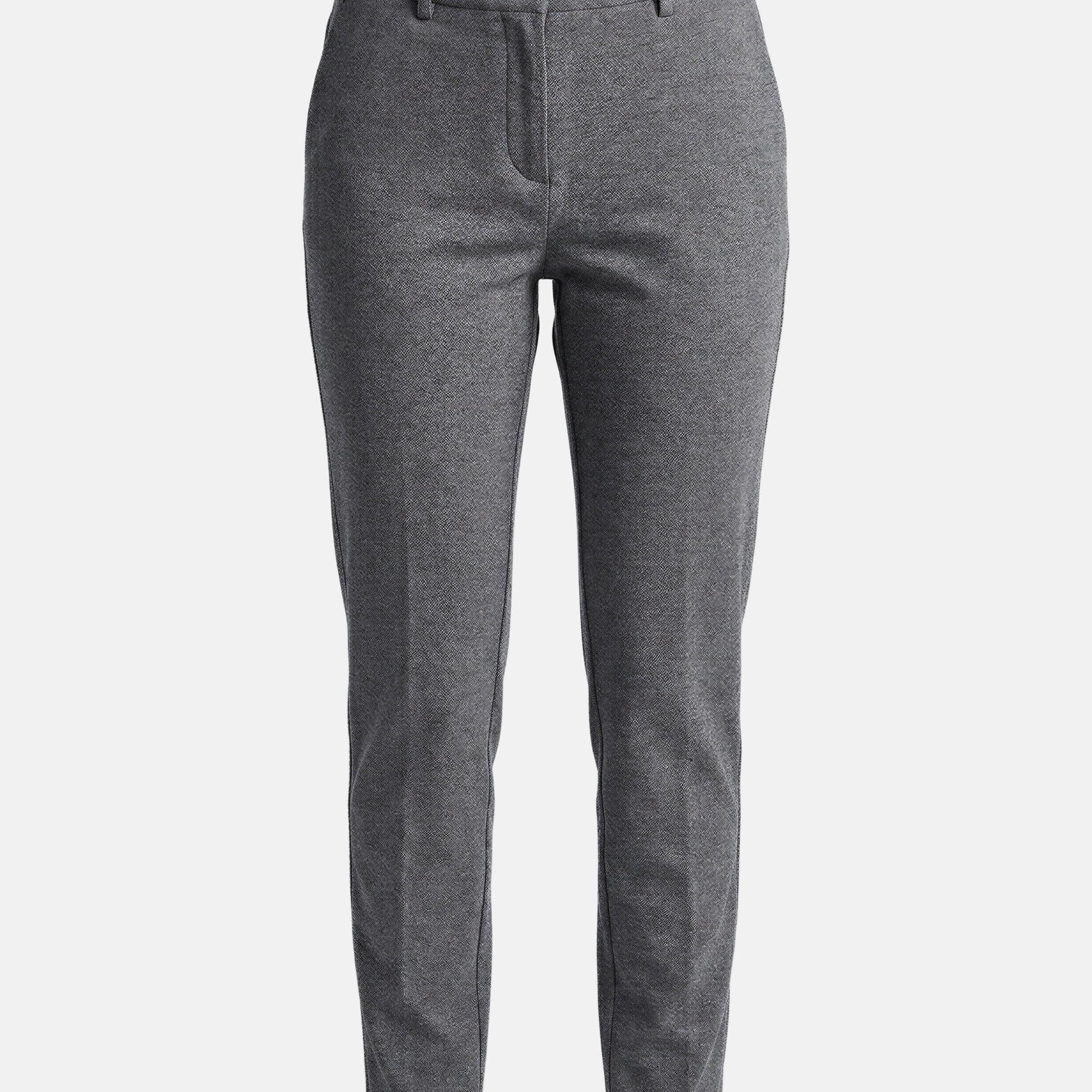 Grey slim-fit men's pantalon with button closure and belt loops, showcasing modern tailored trousers.