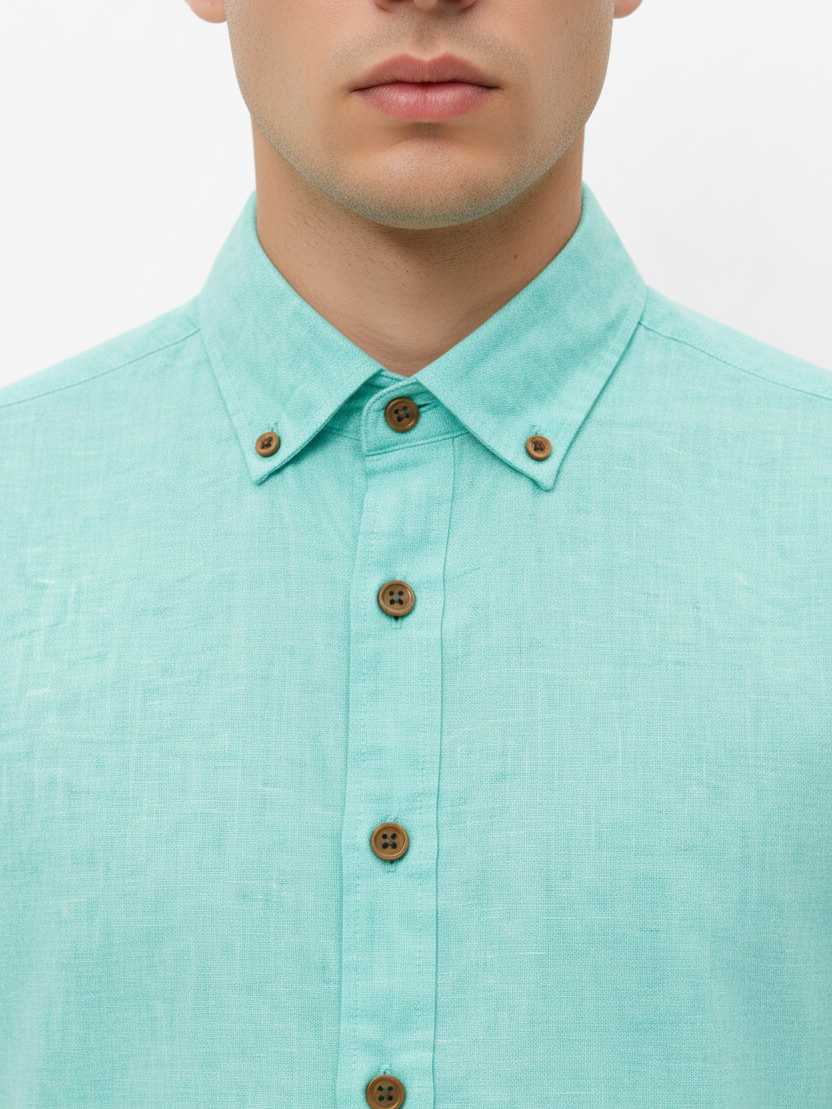 Wam Denim Quarn Turquoise Shirt – button-down collar and brown button close-up