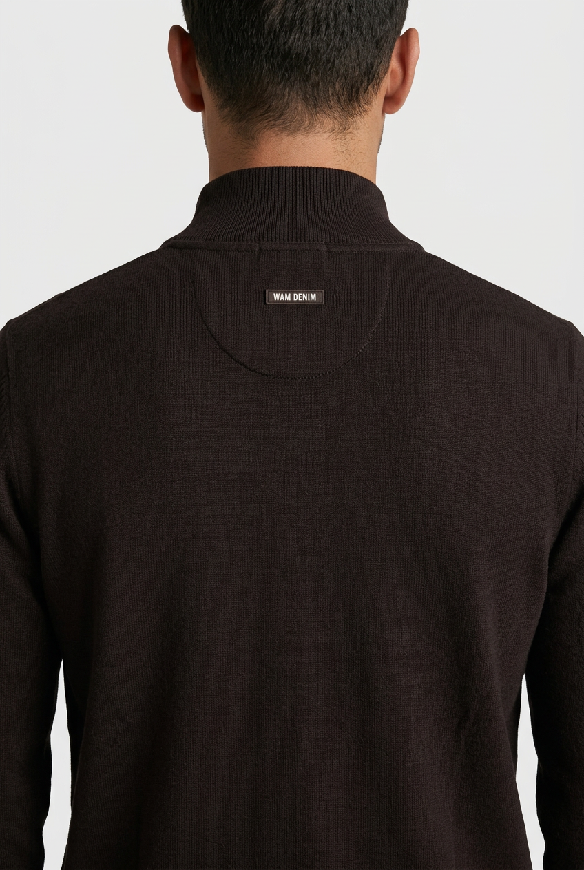 Pullover 76443 Mist Brown back collar and badge detail