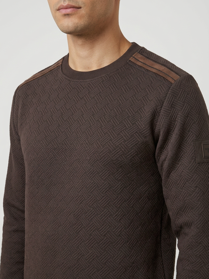 Sweater 76449 Thuron, texture and shoulder detail on model