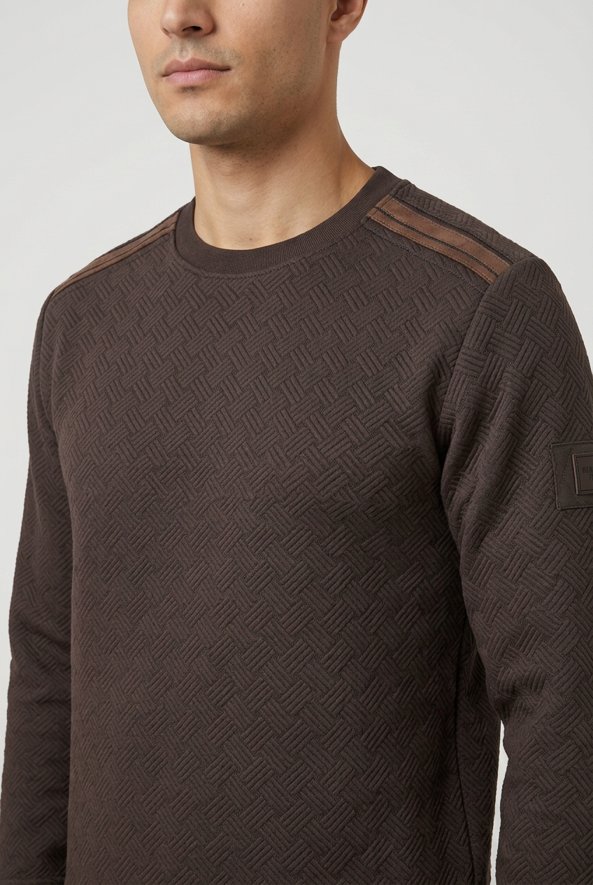 Sweater 76449 Thuron, texture and shoulder detail on model