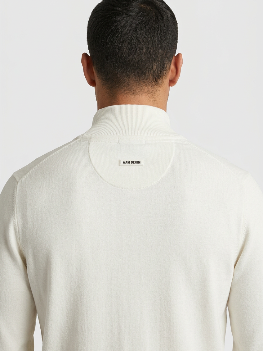 Pullover 76444 Sharp Off White back collar and badge detail