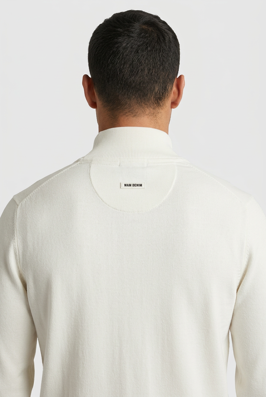 Pullover 76444 Sharp Off White back collar and badge detail
