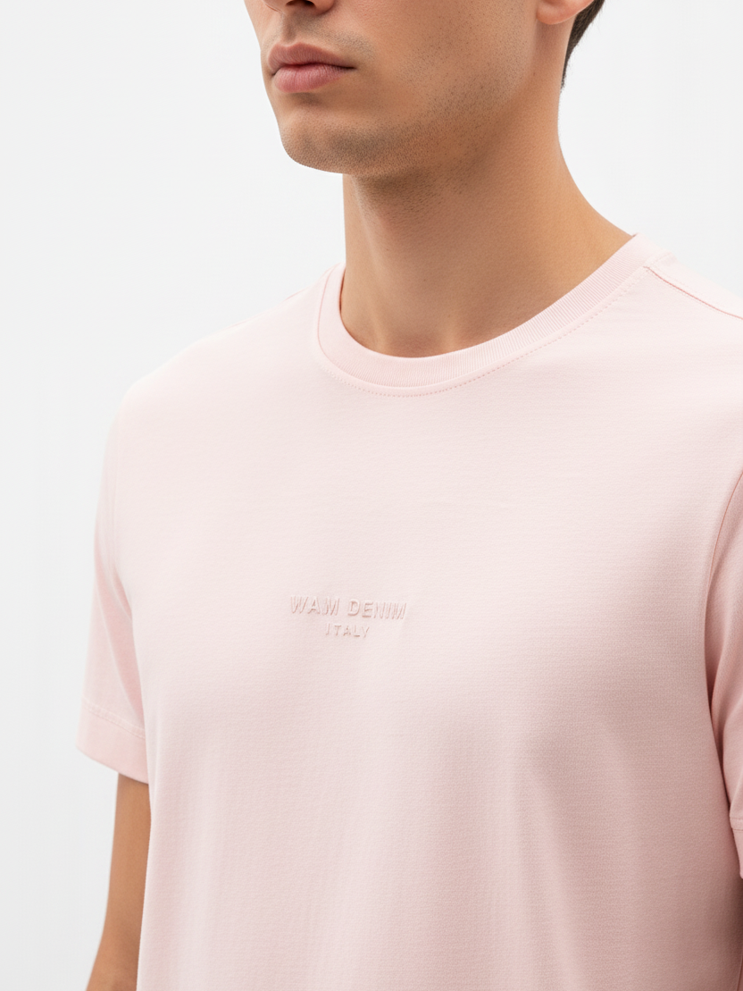 Wam Denim Cromer Light Pink T-shirt – crew neck and tonal chest logo close-up