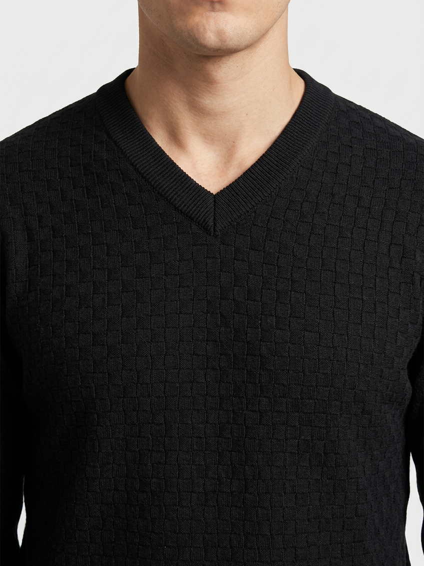 Pullover 76445 Forge Black V-neck detail