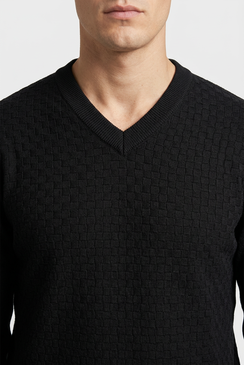 Pullover 76445 Forge Black V-neck detail