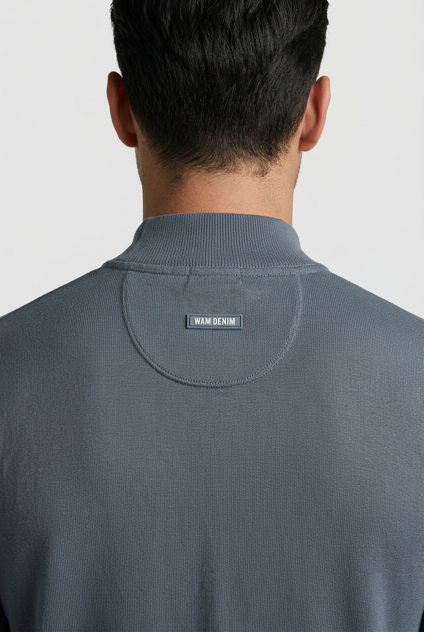 Pullover 76441 Lux Anthracite back collar and badge detail