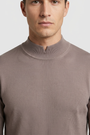 Pullover 76441 Lux Light Brown collar detail