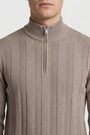 Pullover 76443 Mist Beige collar and zipper detail
