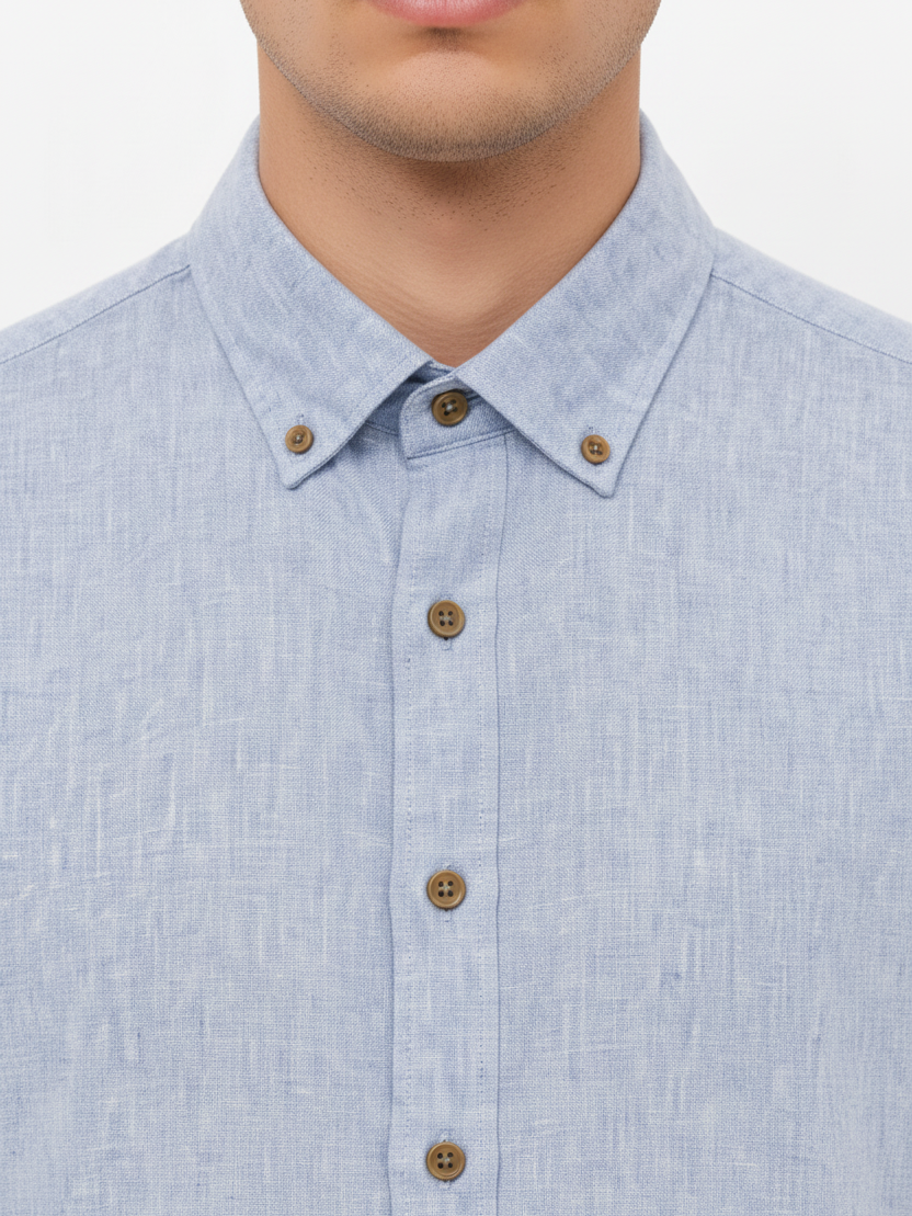 Wam Denim Quarn Blue Shirt – button-down collar and olive green button close-up