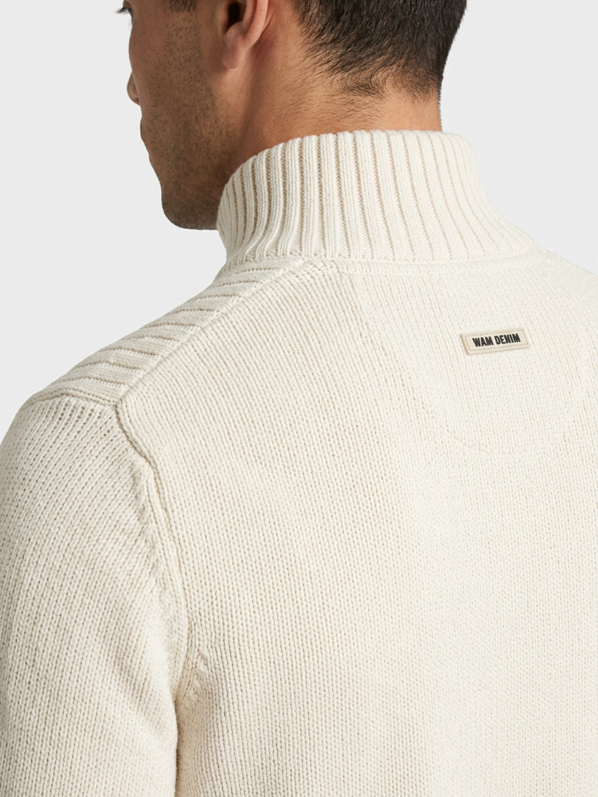 Sweater 77560 Crisp back collar and badge detail