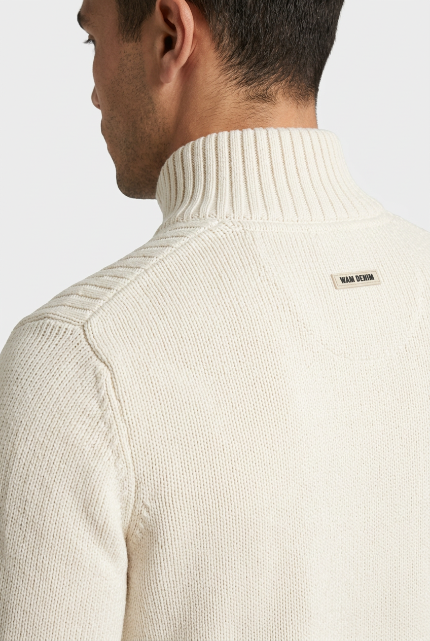 Sweater 77560 Crisp back collar and badge detail